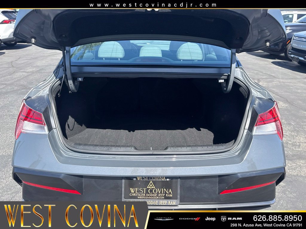 Used 2025 Hyundai Elantra SEL FWD image 30