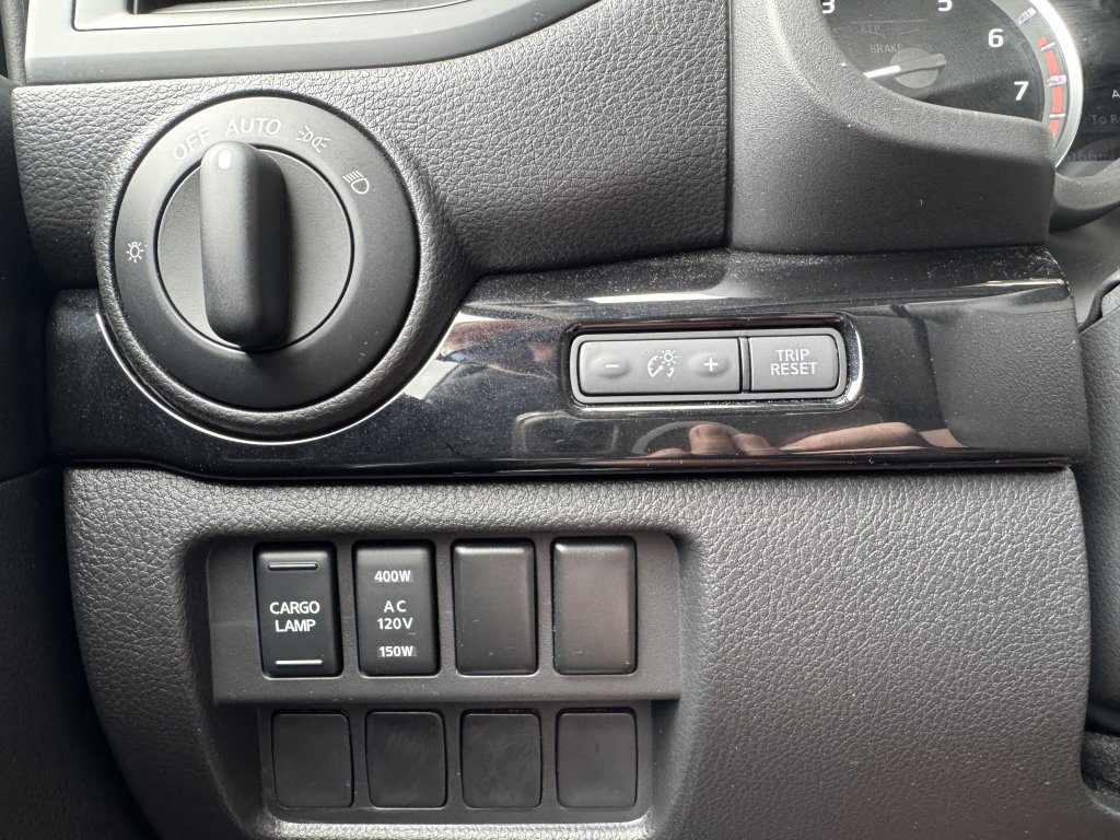 Used 2024 Nissan Titan SV w/ SV Convenience Package image 30