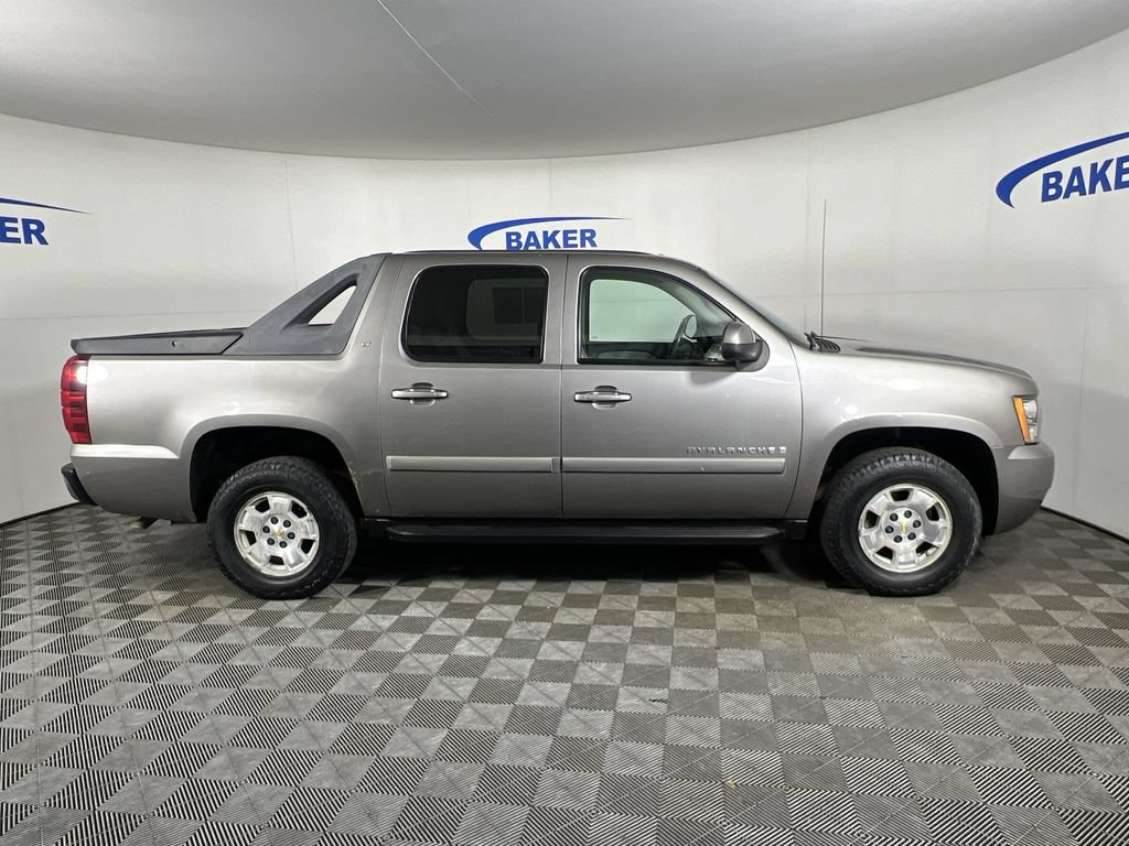 Used 2007 Chevrolet Avalanche LT AWD/4WD image 9