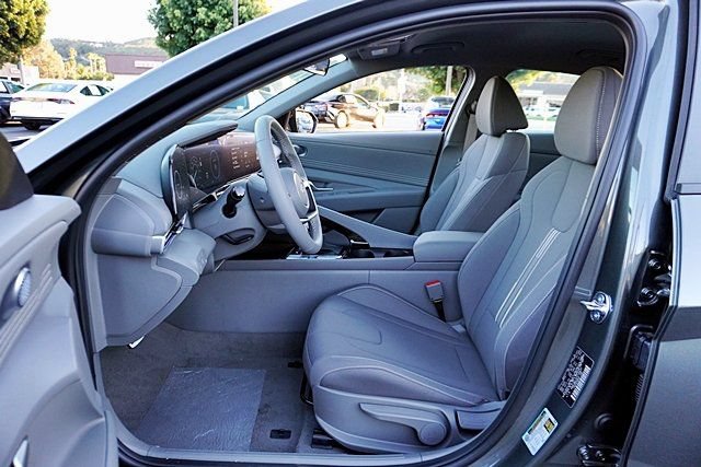 New 2026 Hyundai Elantra Sport FWD image 17
