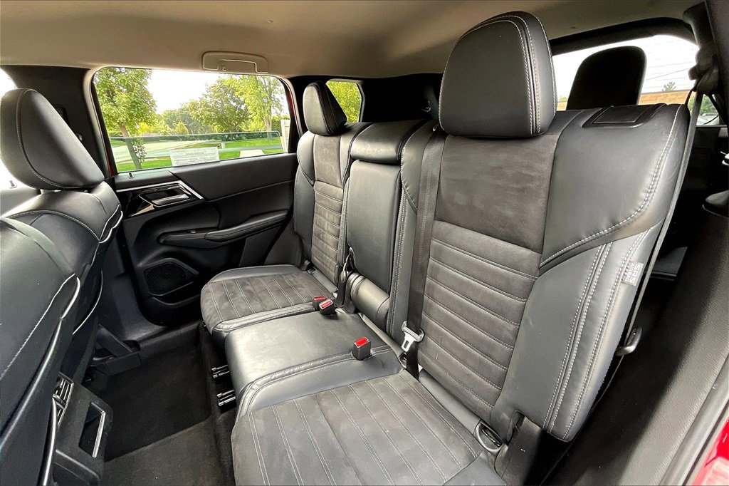 Used 2023 Mitsubishi Outlander SE image 30