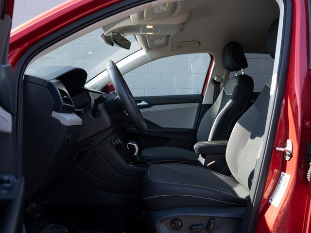 Certified 2024 Volkswagen Taos SE image 17