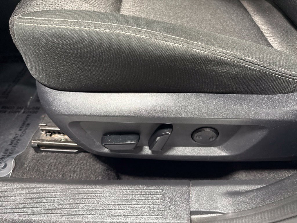 Used 2025 Nissan Rogue SV AWD/4WD image 19