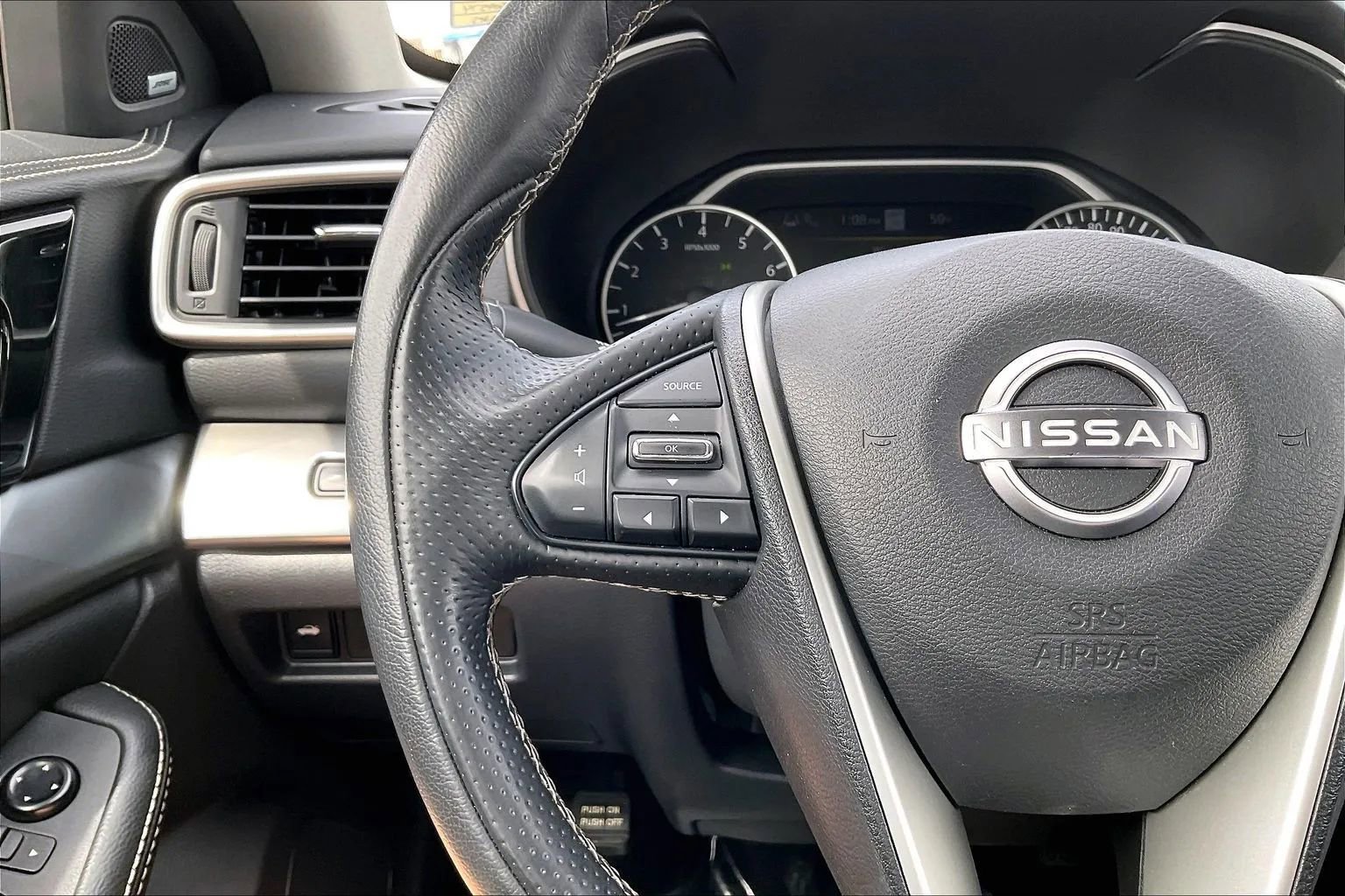 Used 2023 Nissan Maxima SL FWD image 17