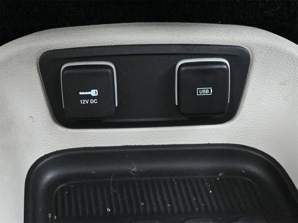 Used 2017 Chrysler Pacifica Touring-L image 11