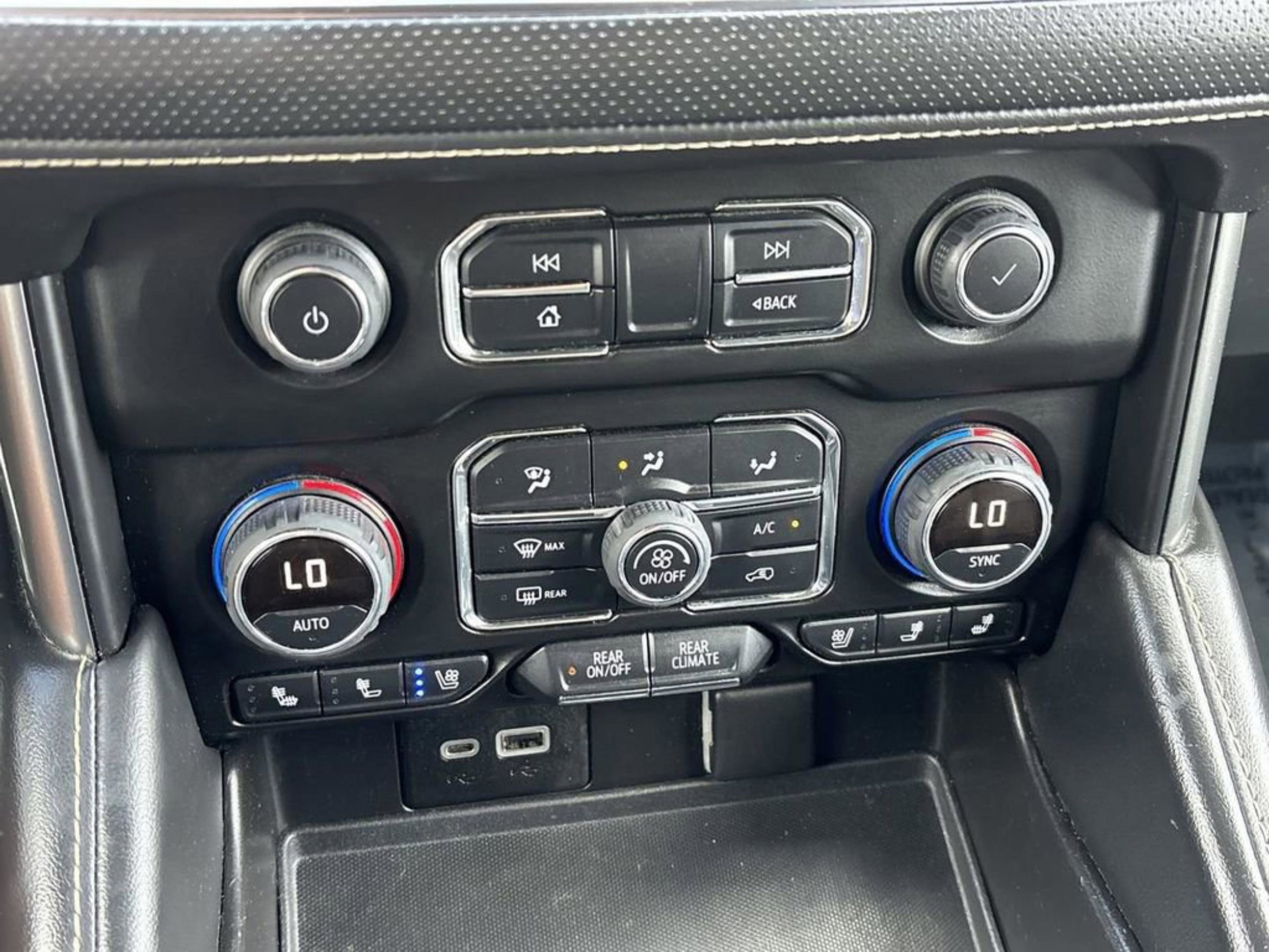 Used 2022 Chevrolet Tahoe Premier AWD/4WD image 23