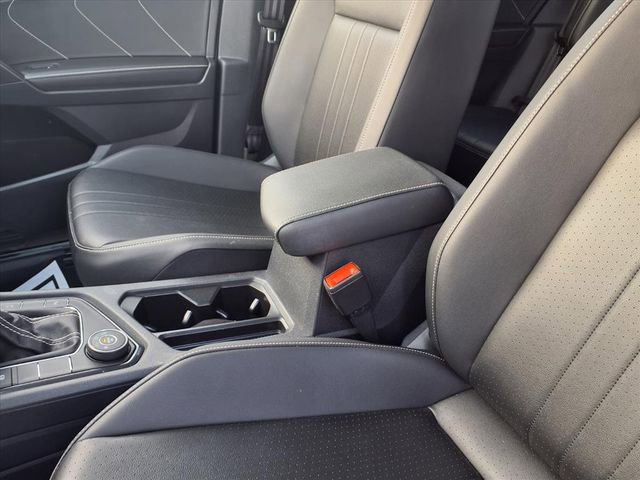 Used 2023 Volkswagen Tiguan SE R-Line image 58