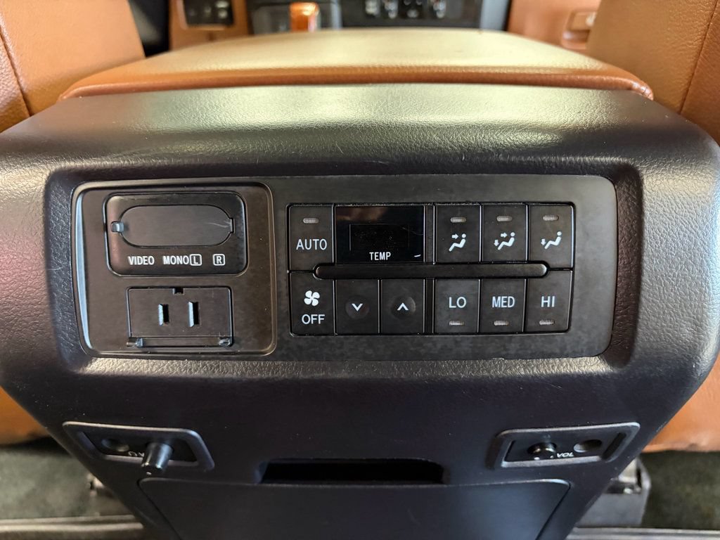 Used 2018 Toyota Sequoia Platinum AWD/4WD image 14