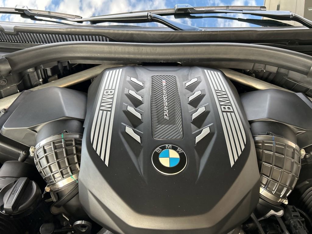 Used 2020 BMW X5 M50i image 12