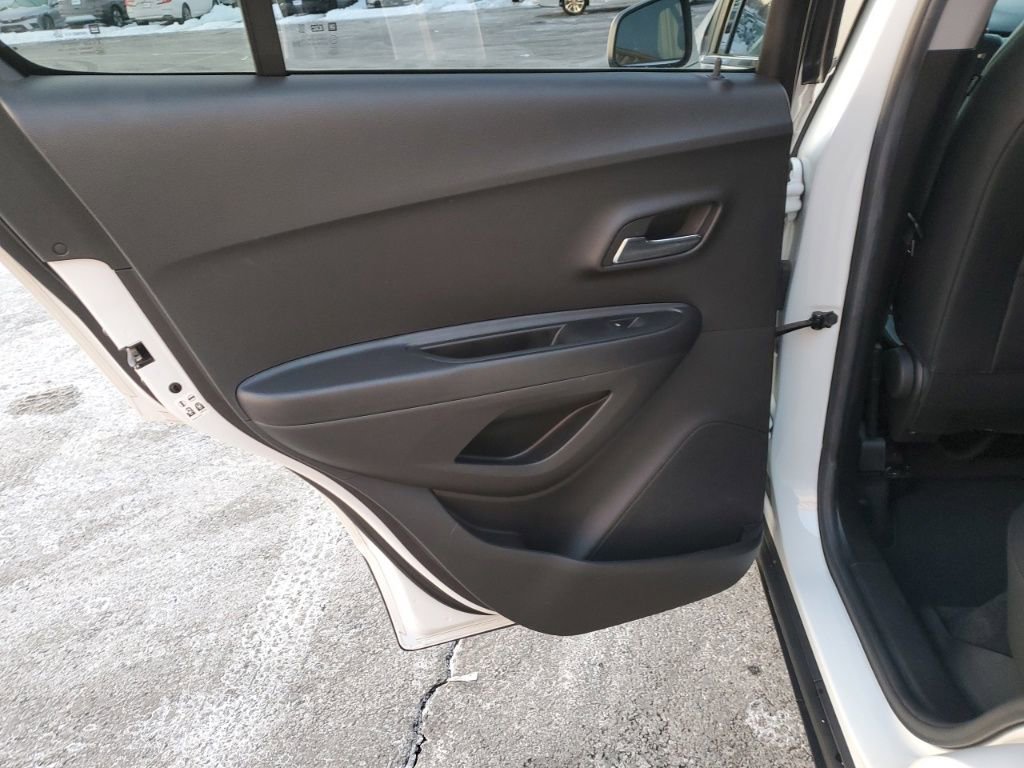Used 2019 Chevrolet Trax LT w/ LT Convenience Package image 25