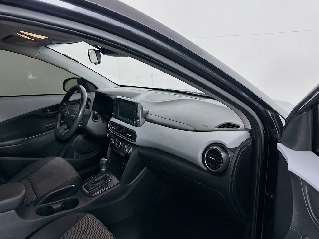 Used 2018 Hyundai Kona SEL w/ SEL Tech Package 02 image 28