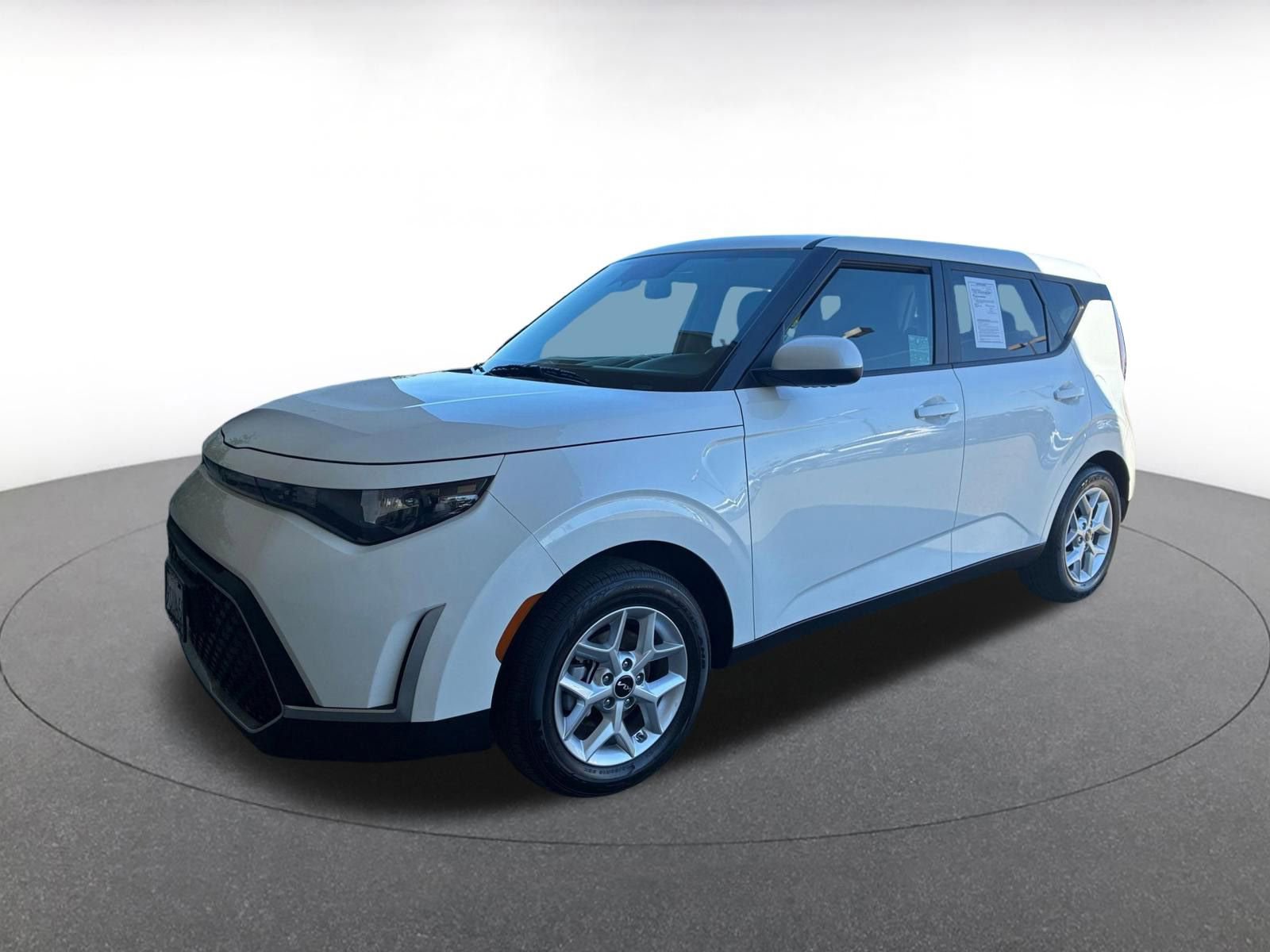 Used 2025 Kia Soul LX w/ LX Technology Package image 4