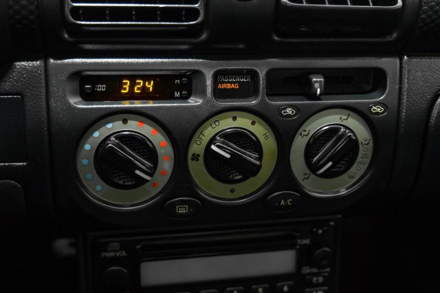 Used 2002 Toyota MR2 AUTOMATIC LEATHER SEATS CRUISE image 21