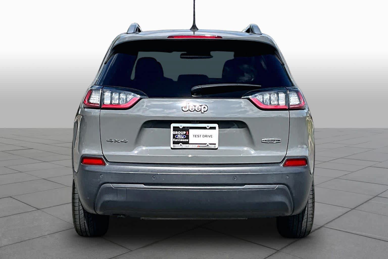 Used 2019 Jeep Cherokee Latitude Plus AWD/4WD image 5
