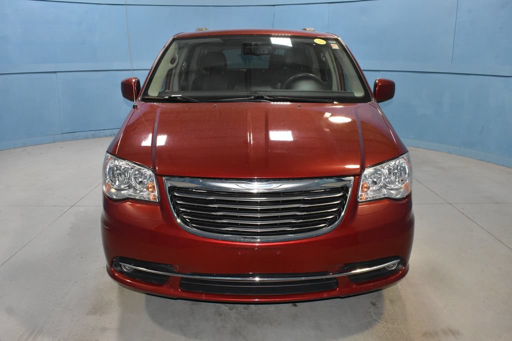 Used 2016 Chrysler Town & Country Touring FWD image 23