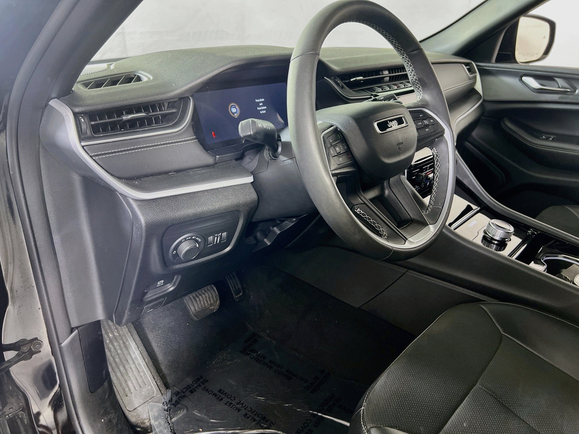 Used 2023 Jeep Grand Cherokee Altitude AWD/4WD image 9