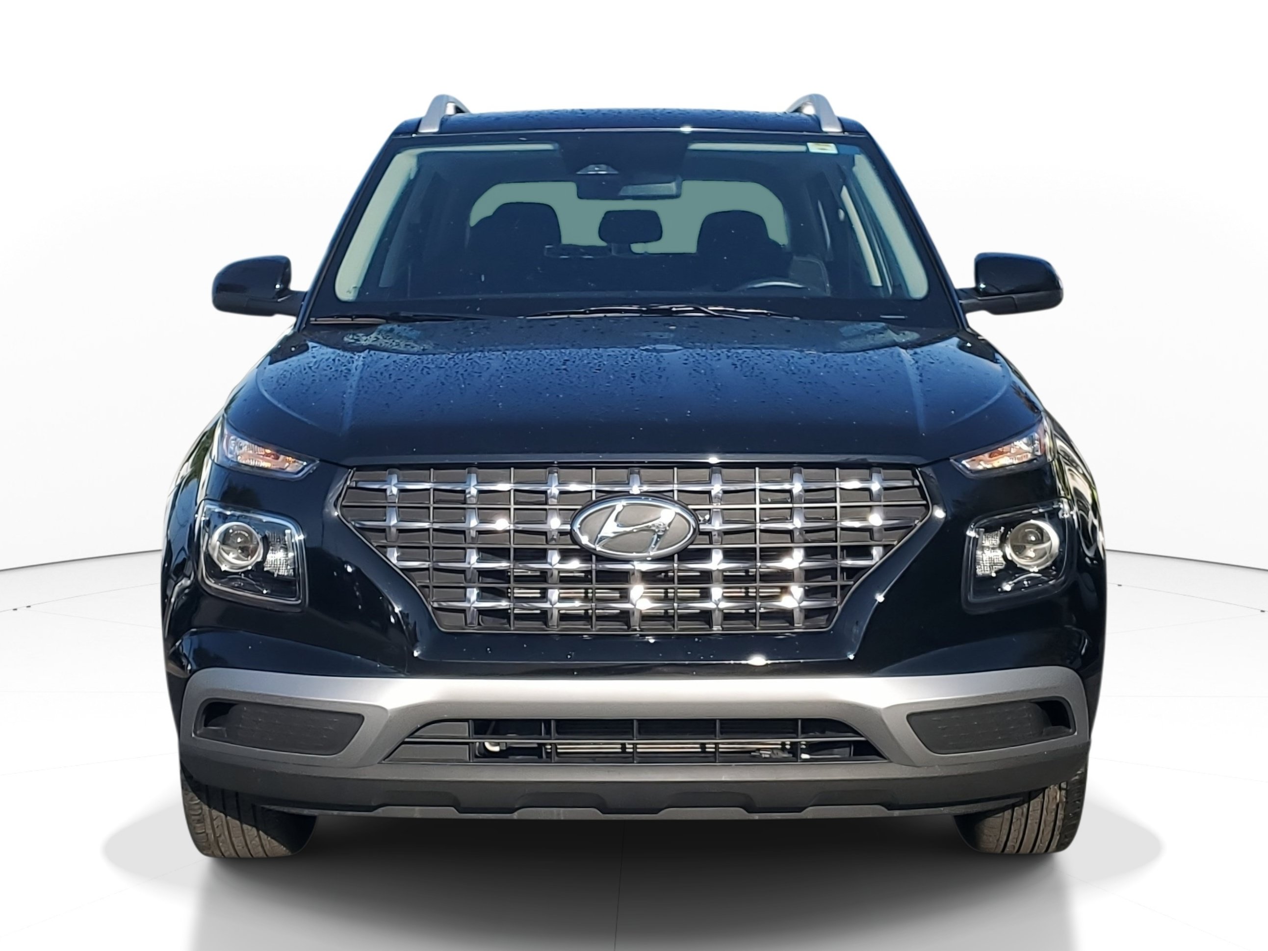 Used 2025 Hyundai Venue SEL FWD image 2