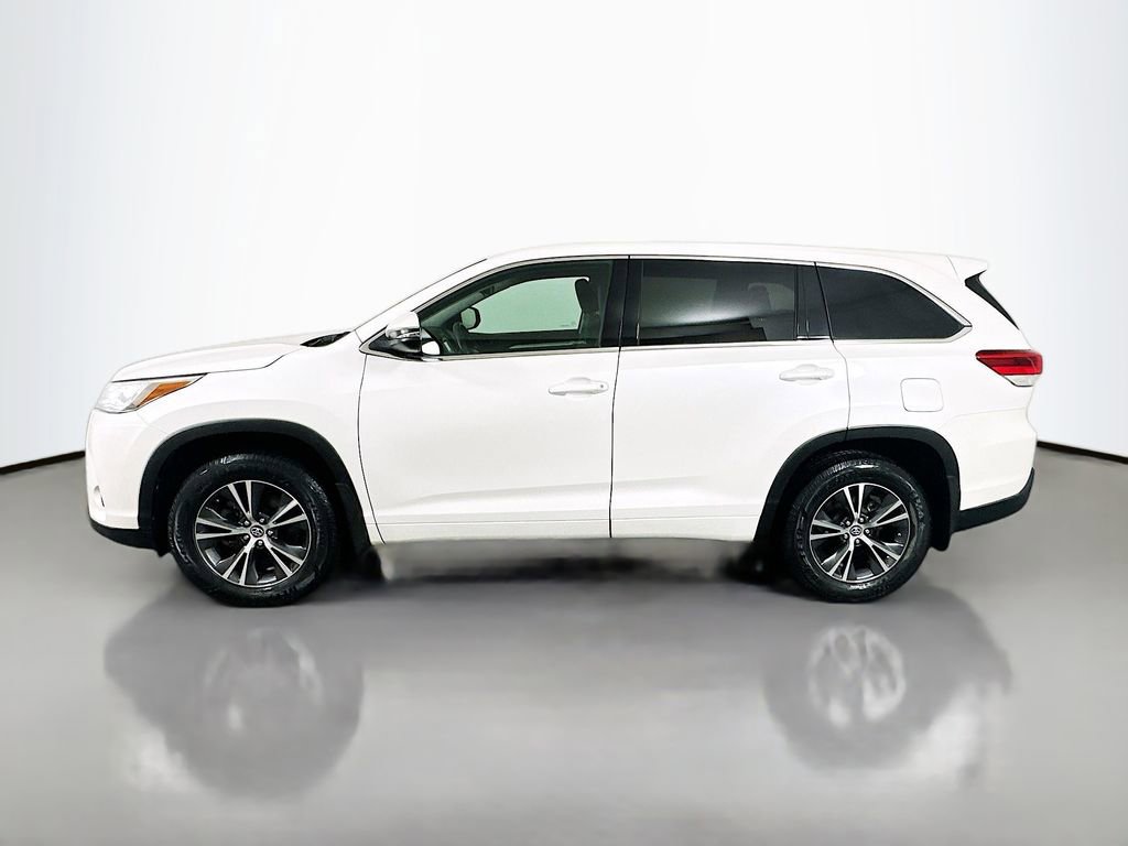 Used 2017 Toyota Highlander LE image 8