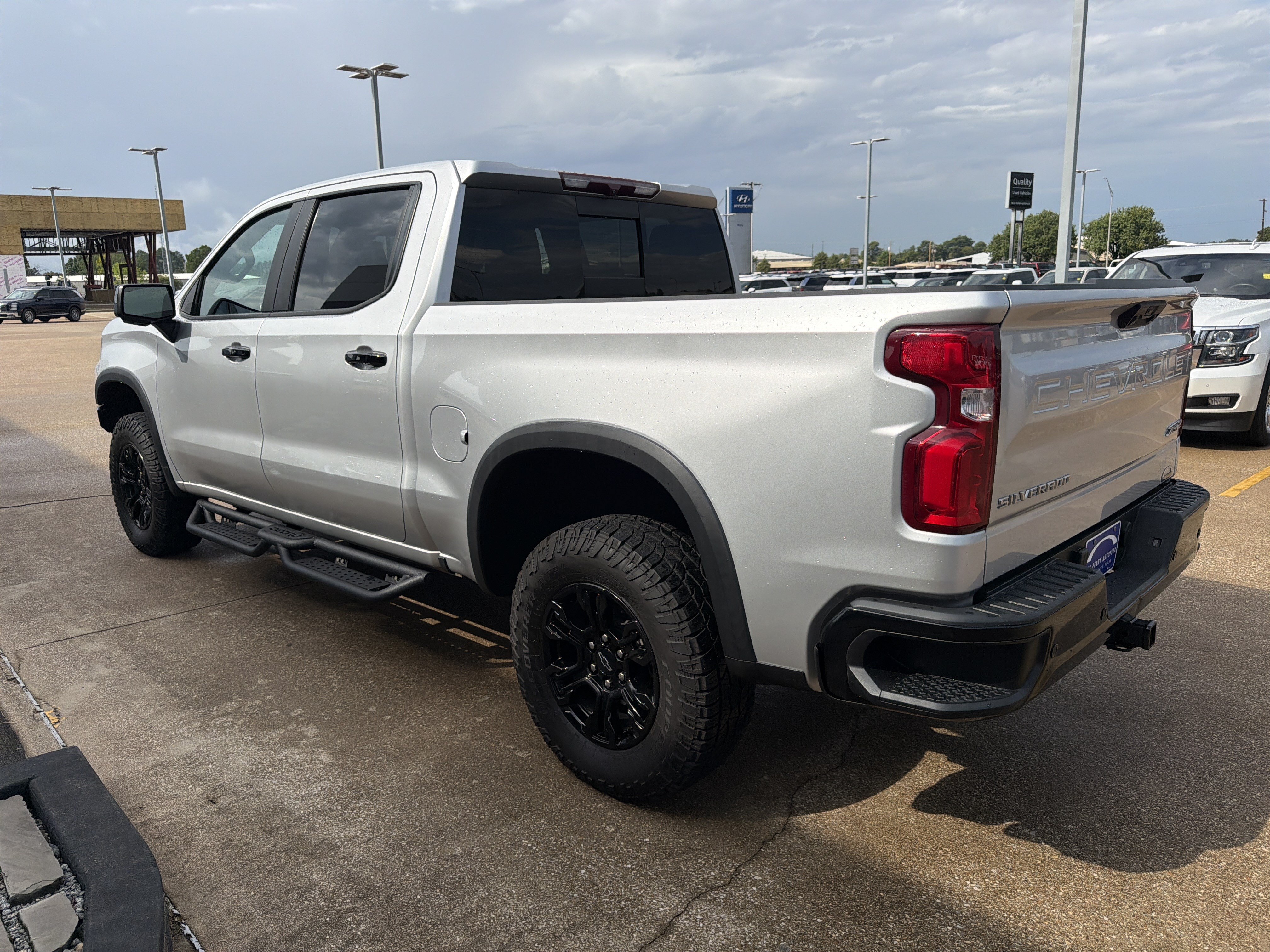 Used 2022 Chevrolet Silverado 1500 ZR2 AWD/4WD image 3