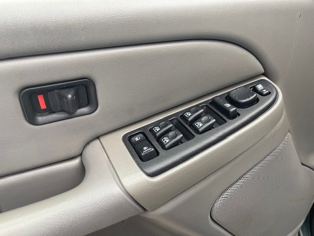 Used 2004 Chevrolet Tahoe LS RWD image 9