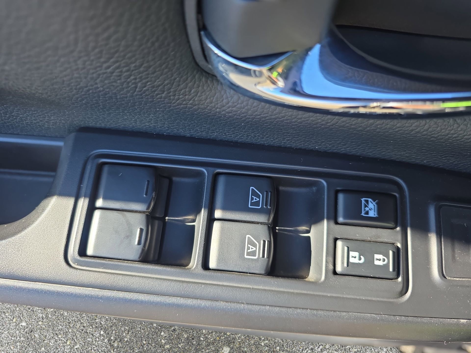 Used 2021 Nissan Titan PRO-4X w/ Pro-4x Utility Package image 27