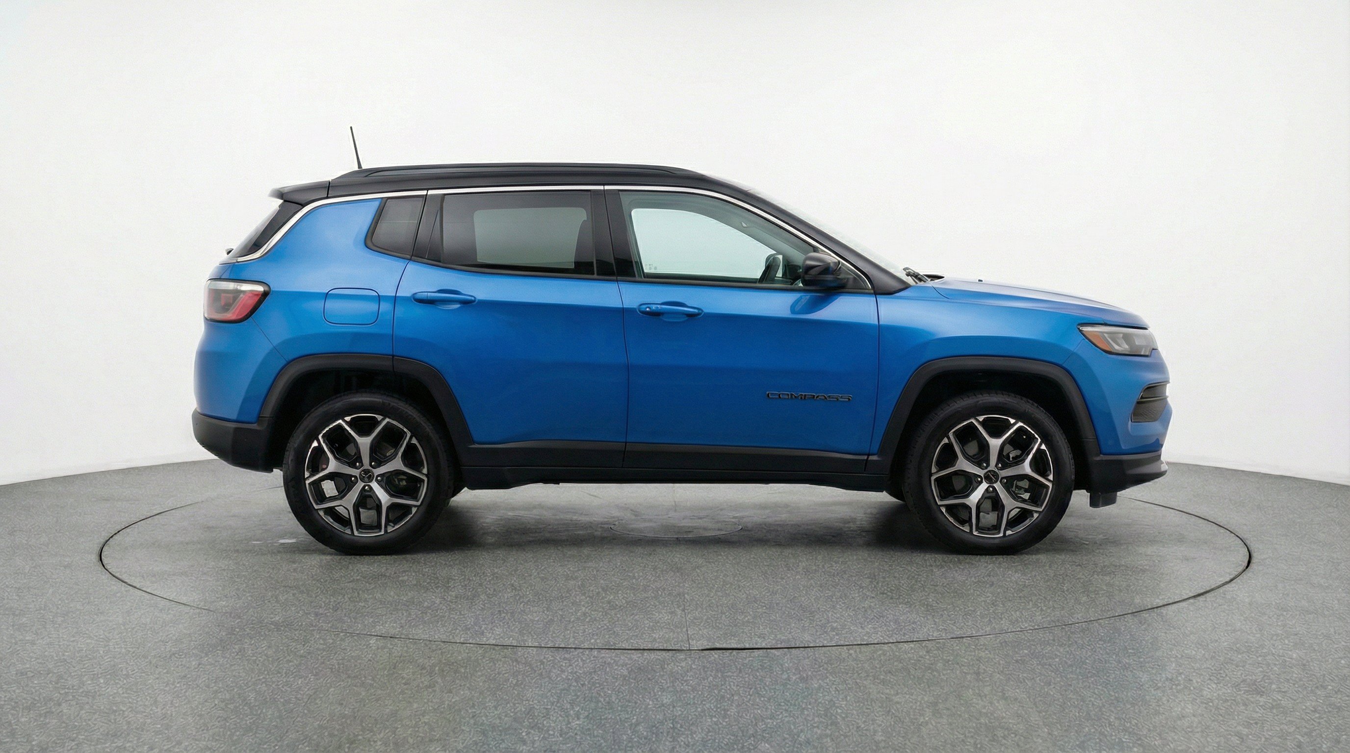 Used 2025 Jeep Compass Limited AWD/4WD image 11