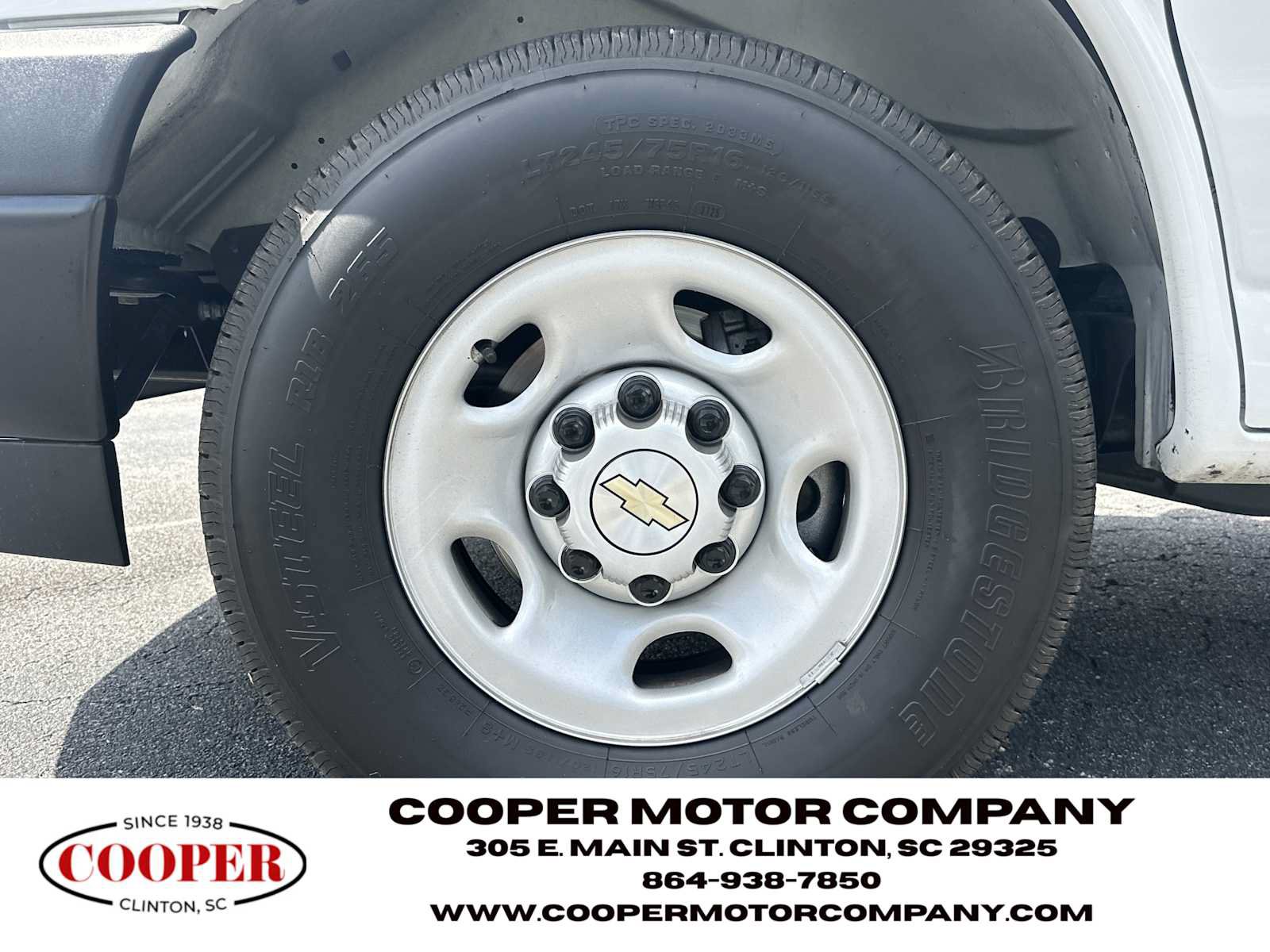 Used 2025 Chevrolet Express 3500 LS RWD image 11