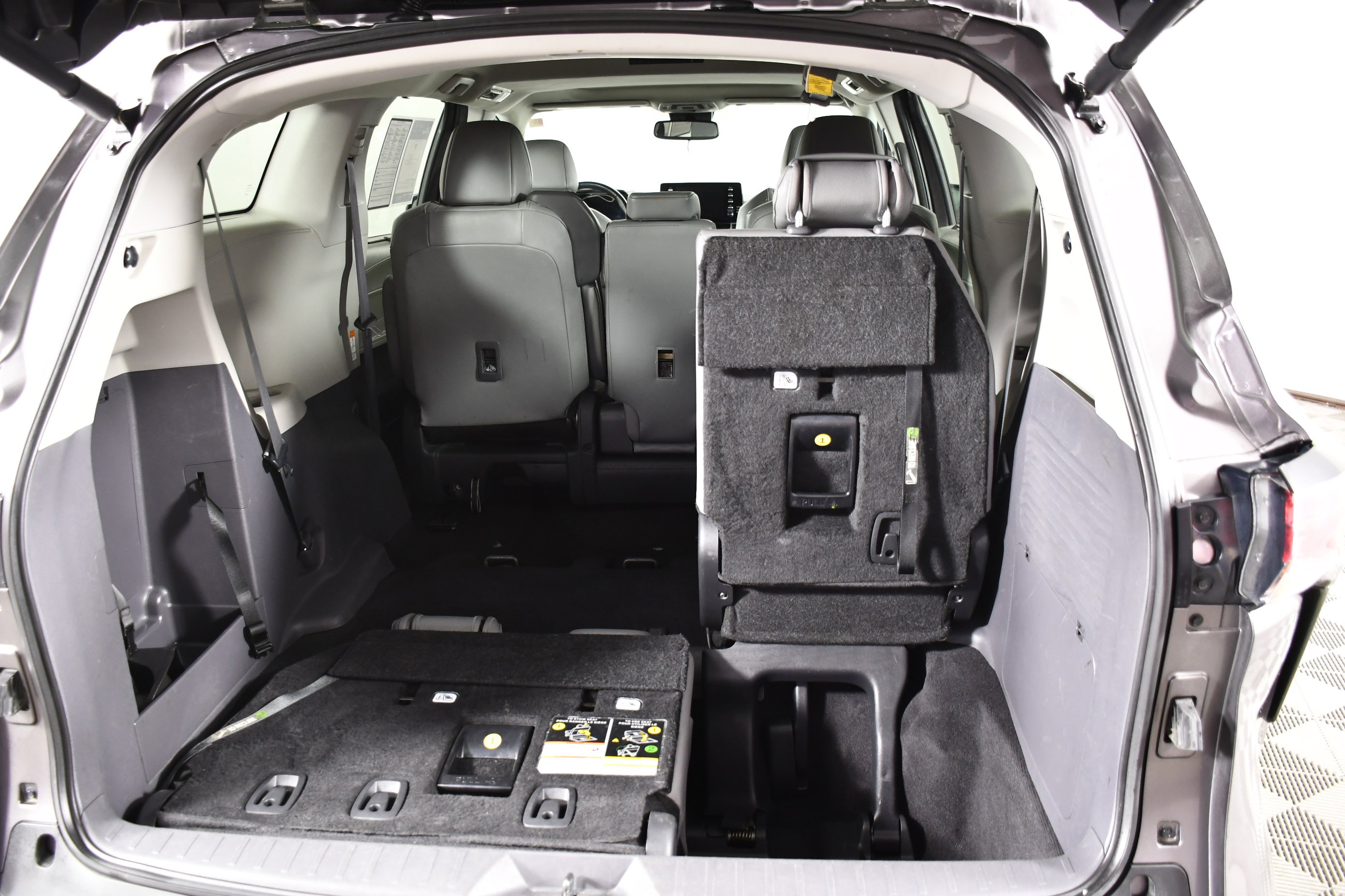 Used 2024 Toyota Sienna XLE image 46