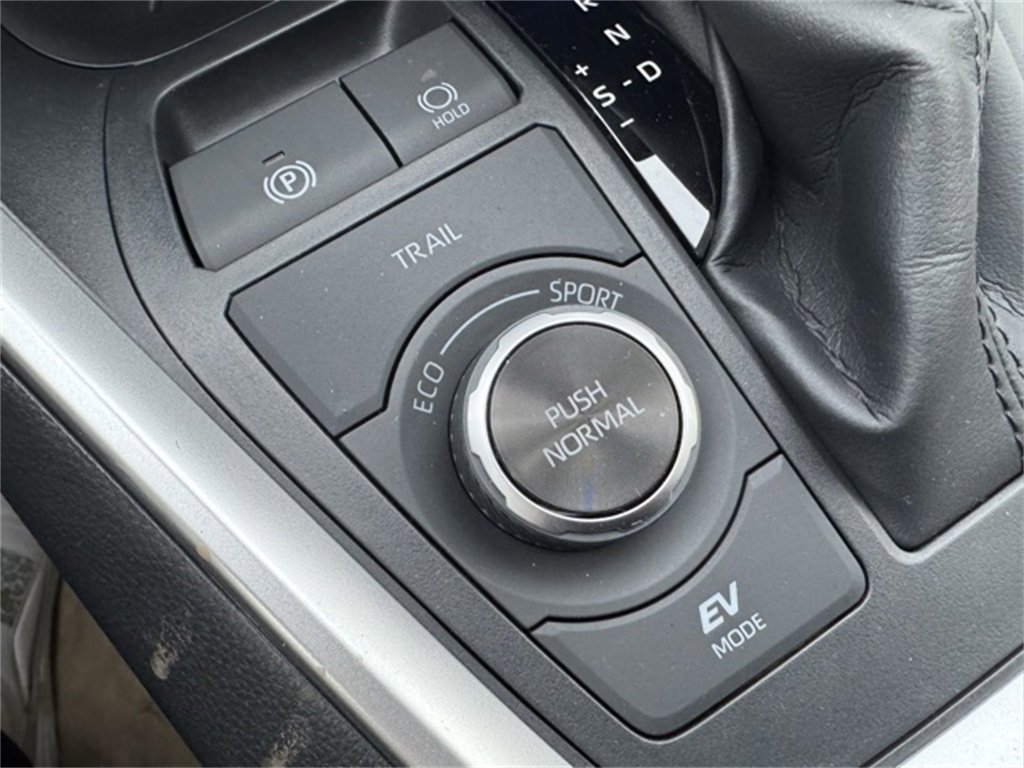 Used 2025 Toyota RAV4 XLE image 15