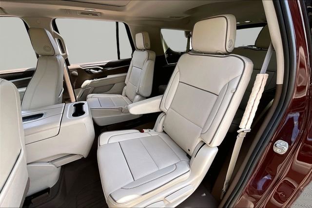 Used 2023 GMC Yukon Denali RWD image 16