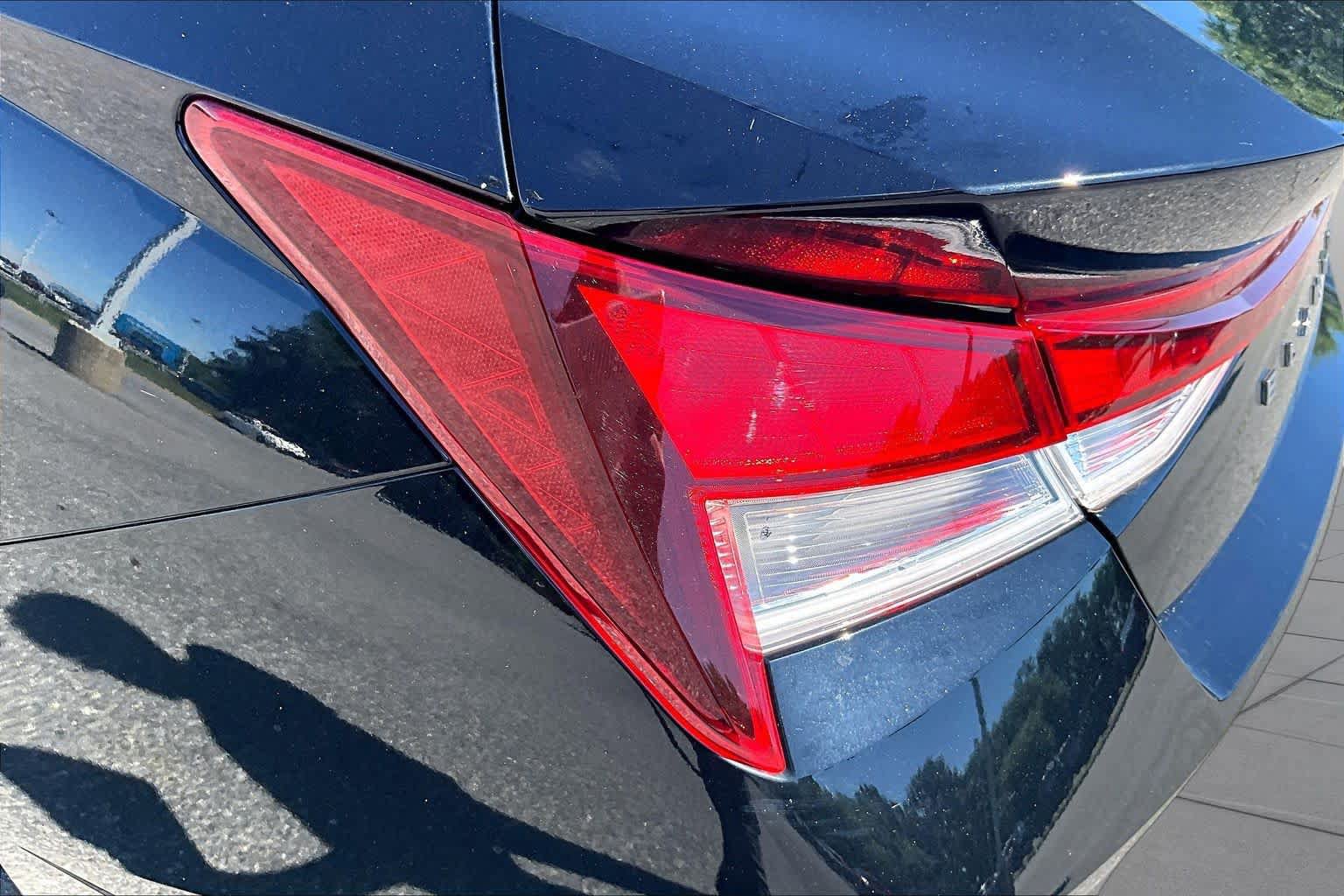 Used 2023 Hyundai Elantra SEL w/ Cargo Package FWD image 28
