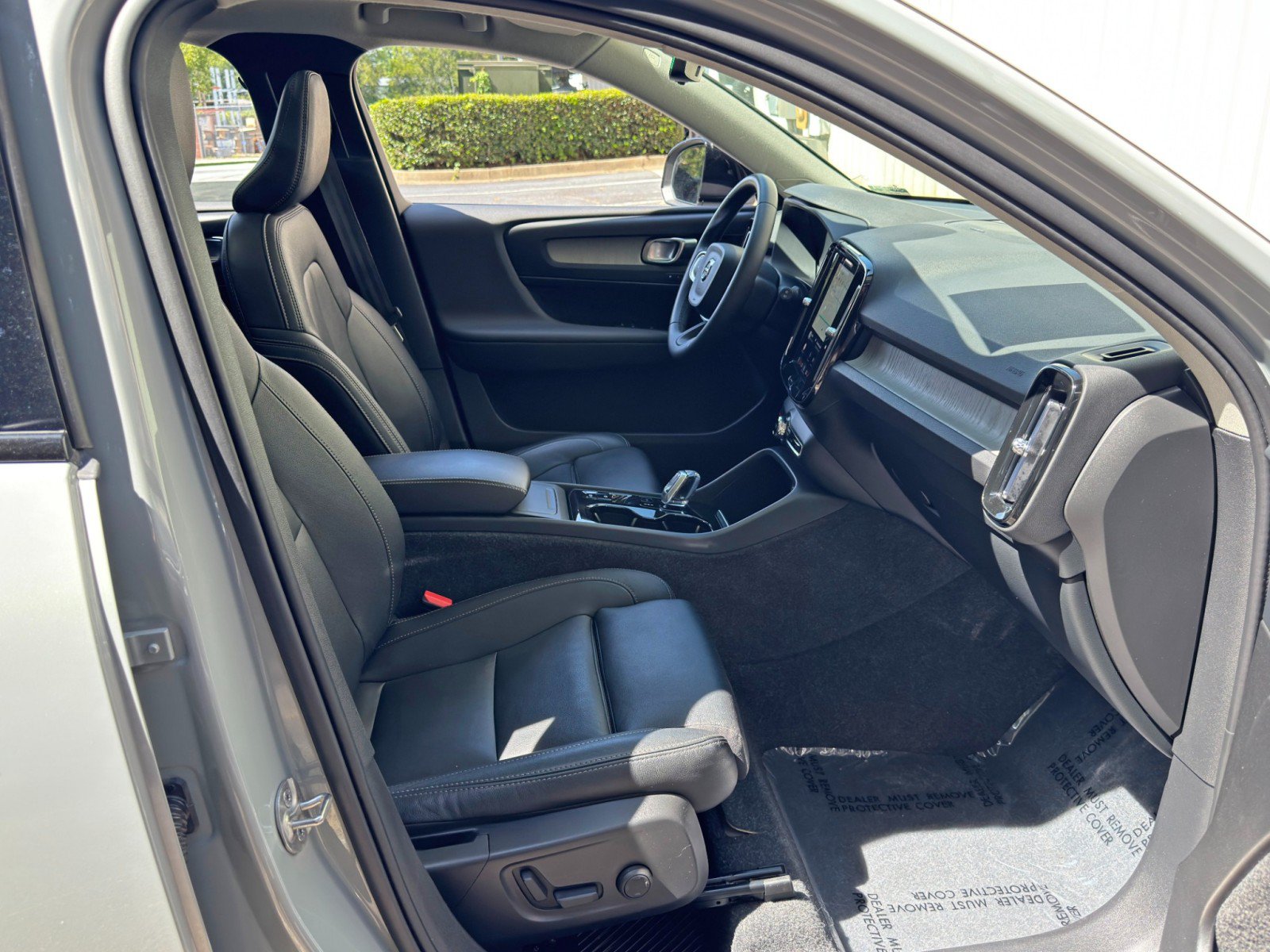 Used 2024 Volvo XC40 B5 Ultimate w/ Protection Package Premier AWD/4WD image 12