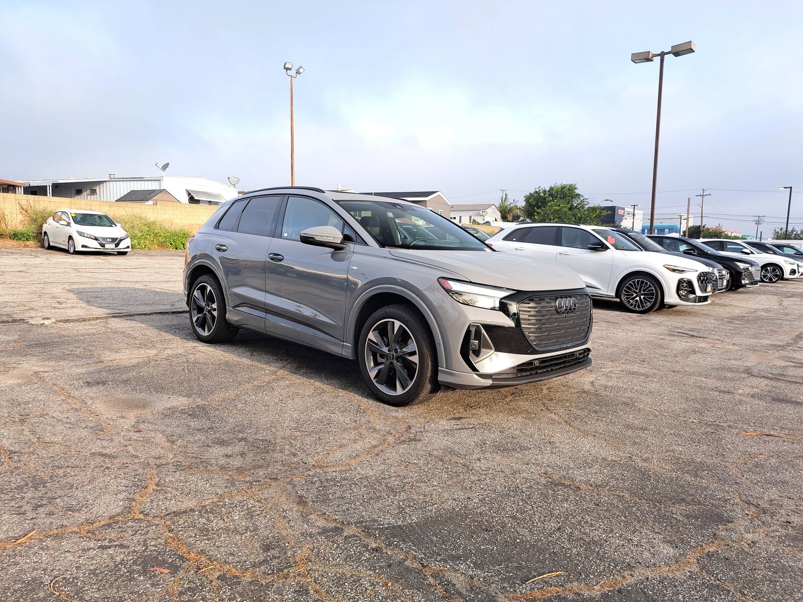 Used 2023 Audi Q4 e-tron Premium Plus w/ Premium Plus image 2