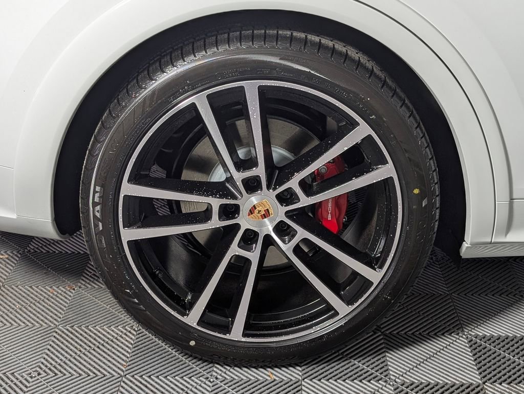 New 2026 Porsche Cayenne GTS image 13