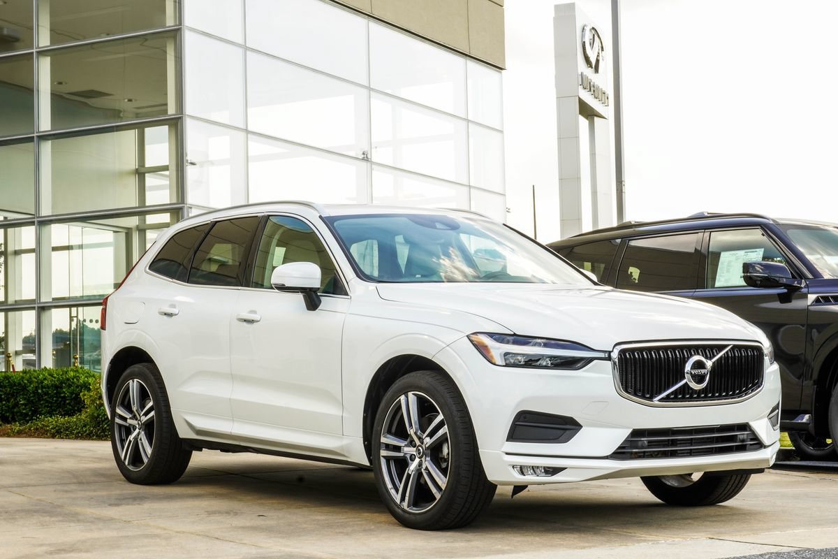 Used 2021 Volvo XC60 T5 Momentum w/ Premium Package AWD/4WD image 4