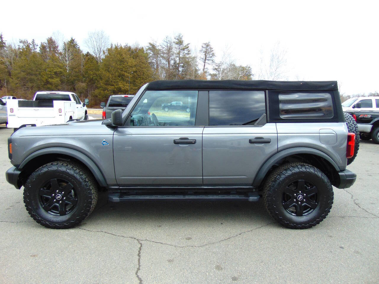 Used 2022 Ford Bronco Black Diamond image 1