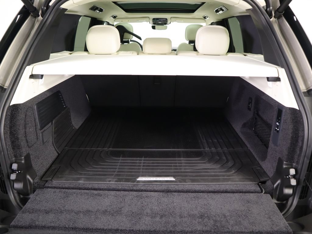 New 2025 Land Rover Range Rover SE image 30