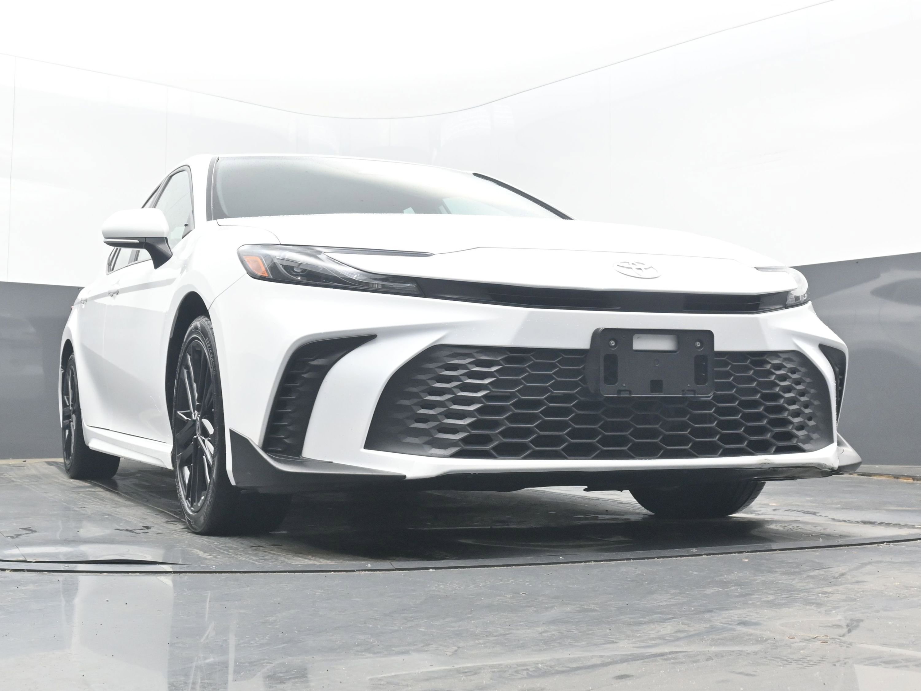 Used 2025 Toyota Camry SE FWD image 23