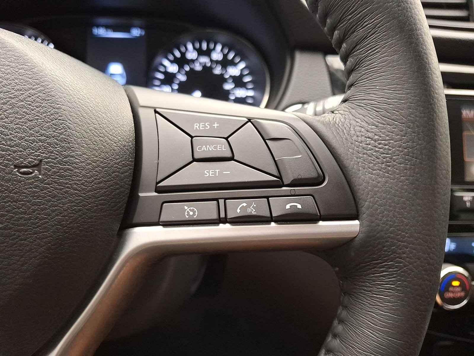 Used 2017 Nissan Rogue SV AWD/4WD image 21