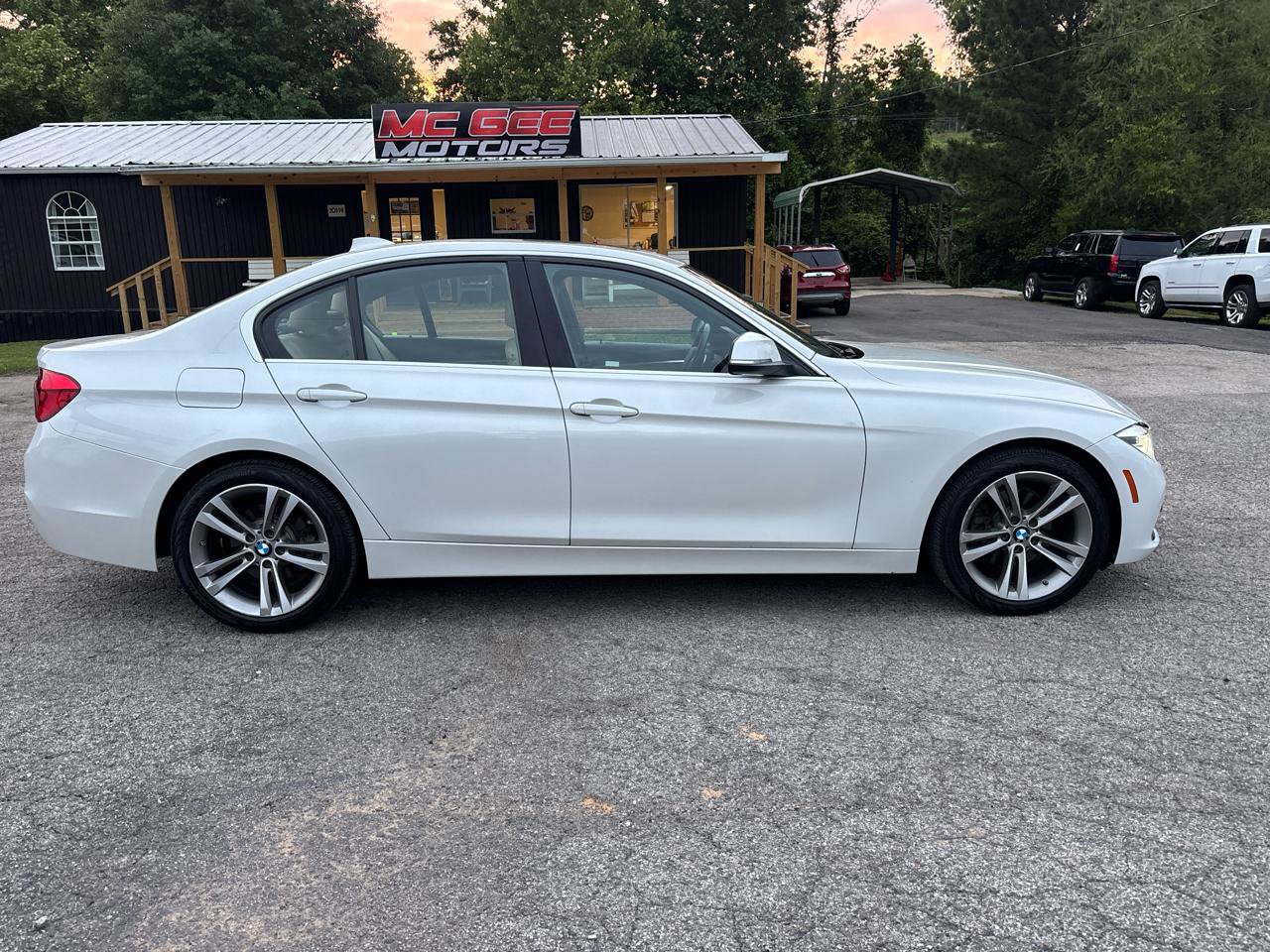 Used 2017 BMW 330i Sedan RWD image 2