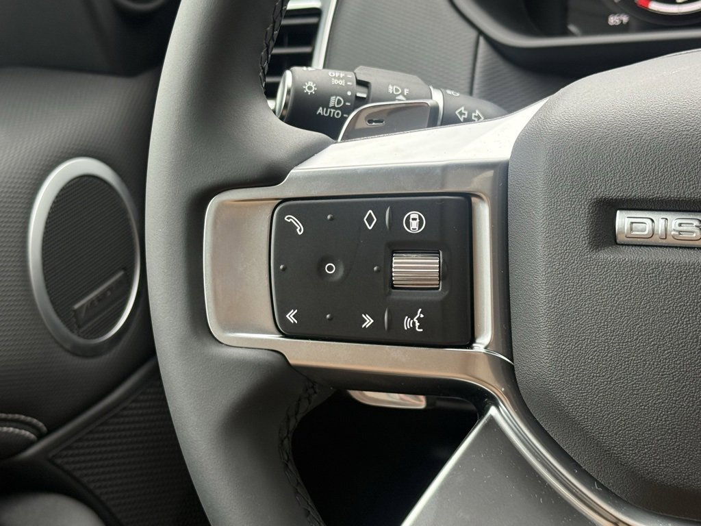 New 2025 Land Rover Discovery Dynamic SE image 19