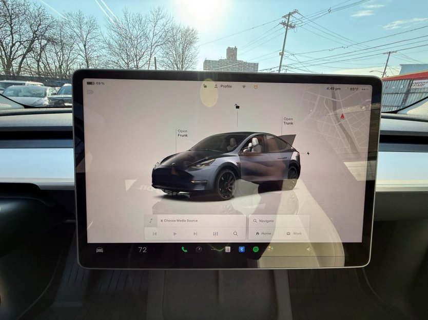 Used 2025 Tesla Model Y Performance AWD/4WD image 8