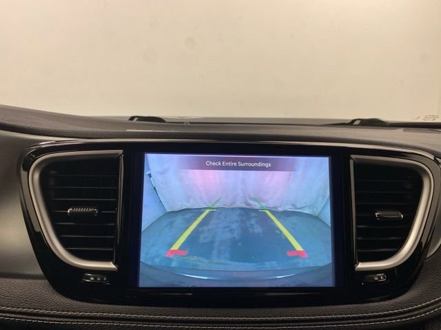 Used 2021 Chrysler Pacifica Touring image 15
