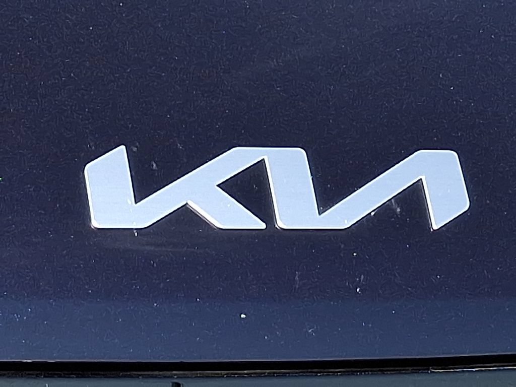 Certified 2025 Kia Carnival FWD image 30