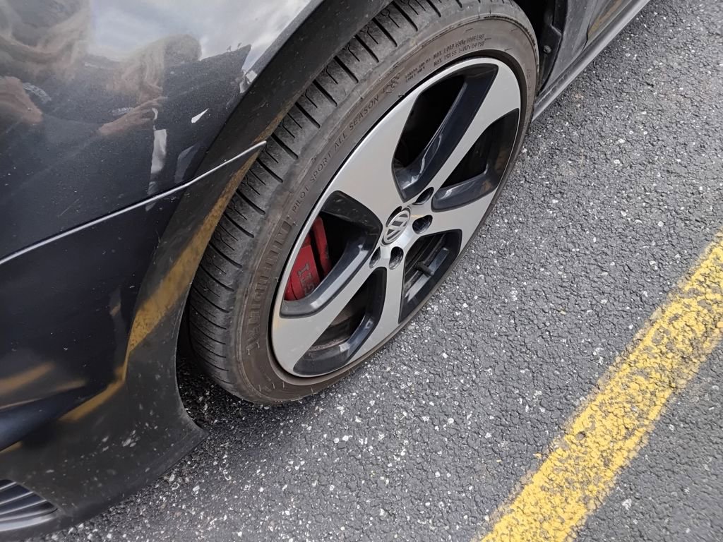 Used 2017 Volkswagen GTI SE FWD image 11