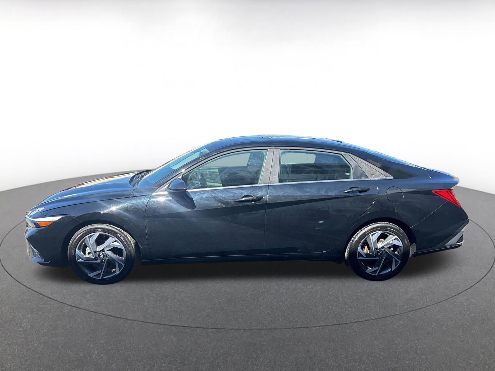 Used 2025 Hyundai Elantra SEL image 10