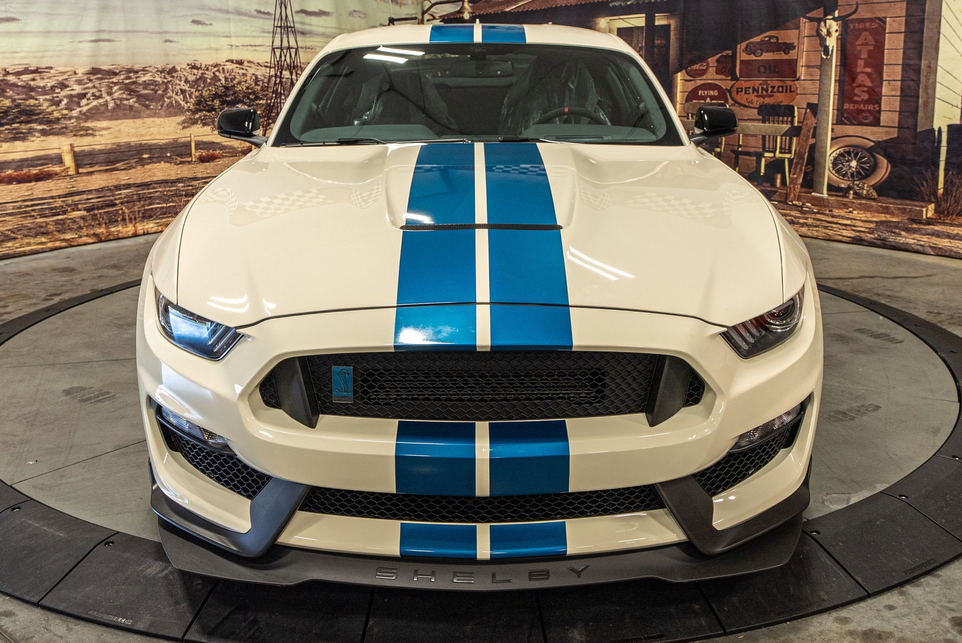 Used 2020 Ford Mustang Shelby GT350R w/ GT350R Equipment Group 920A RWD image 2