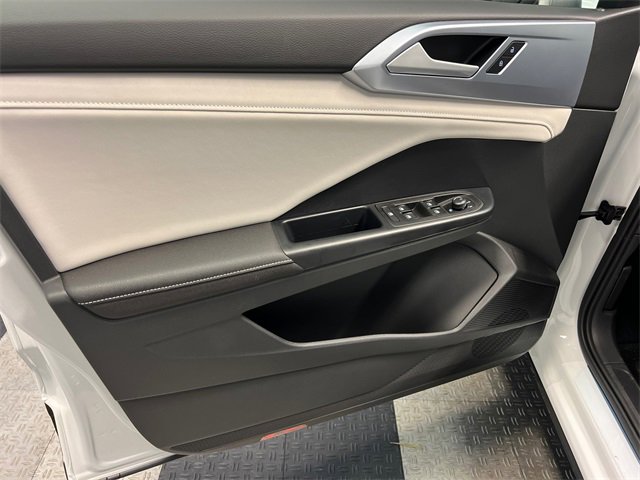 New 2026 Volkswagen Taos SE image 7