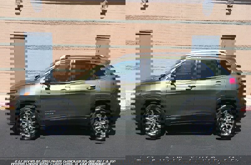 Used 2021 Jeep Cherokee Latitude Plus image 5