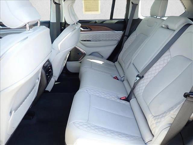 Used 2022 Jeep Grand Cherokee Summit w/ Advanced Protech Group IV AWD/4WD image 10